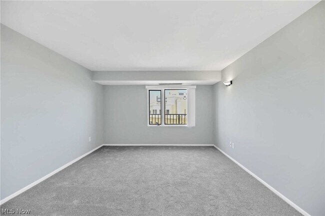 Building Photo - 12500 Edgewater Dr