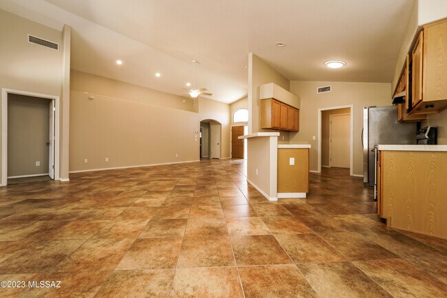Building Photo - 1486 W Sand Pebble Dr