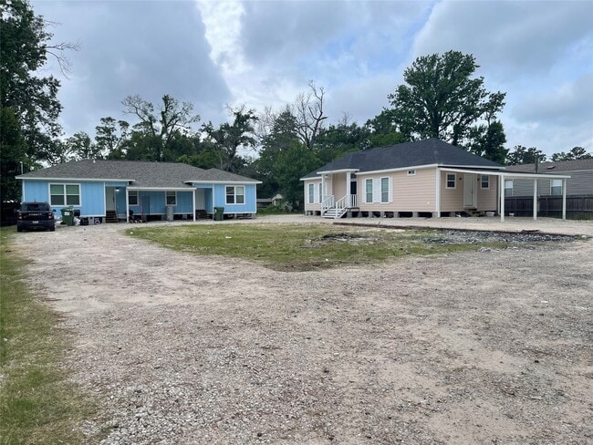 Building Photo - 21882 Russell Dr