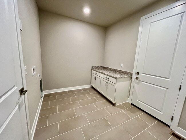 Building Photo - 5 bed 4 Bath IMMACULATE NEW BUILD in THORNTON!!