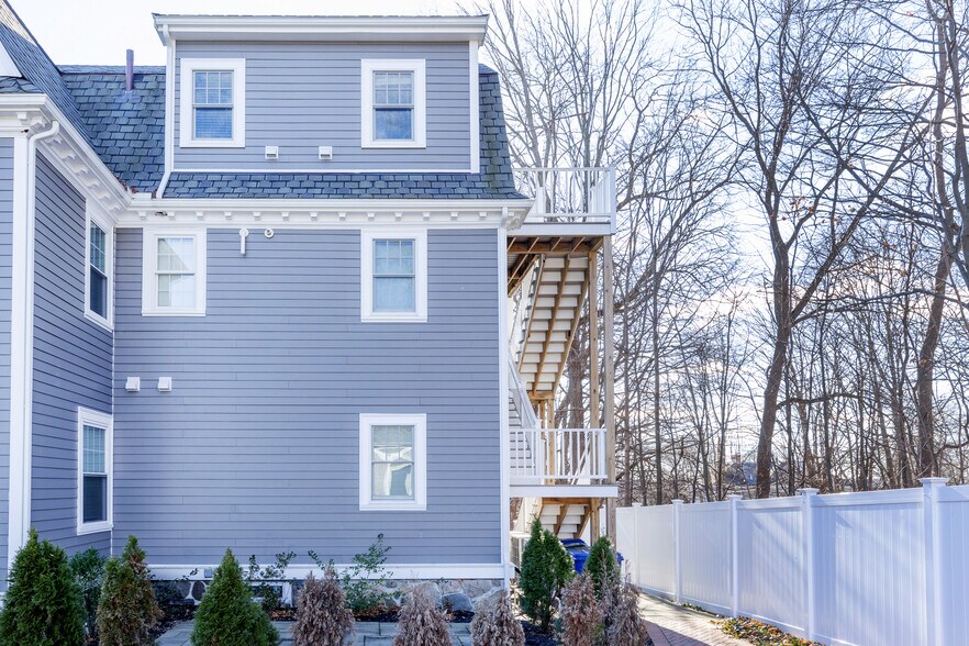 Building Photo - 4 East St