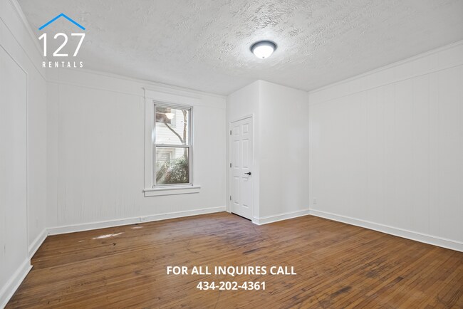 Building Photo - Updated 2 BR/1.5 Duplex with large back yard