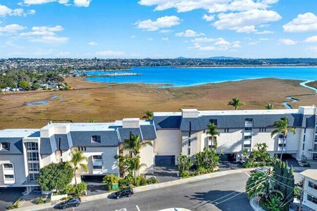 Building Photo - 1 Bed/1 Bath Crown Point Condo with Bay Views