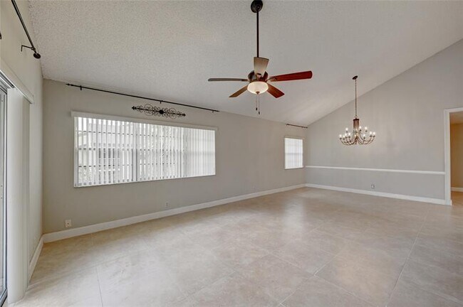 Building Photo - 8760 Azalea Ct