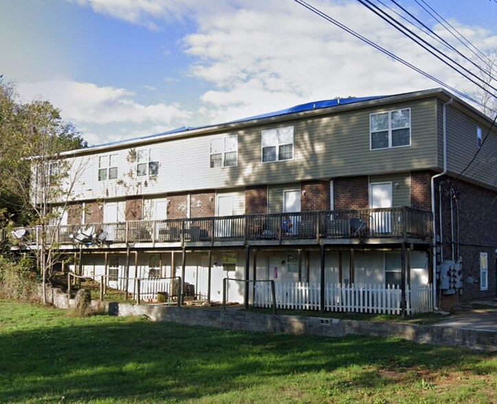 Building Photo - 1207 Holly Ave