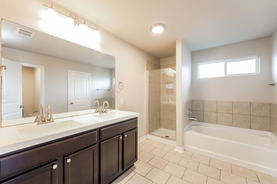 Building Photo - 2503 Barbwire Way