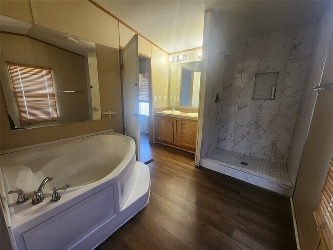 Building Photo - 21337 W Knox Dr