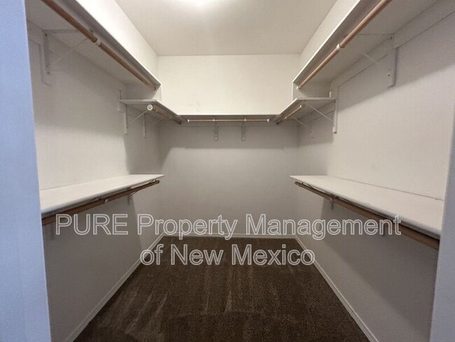 Building Photo - 2208 E Ranch Dr