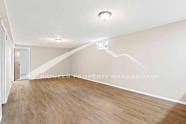 Building Photo - Spacious 4-Bed, 2-Bath Home with Finished ...