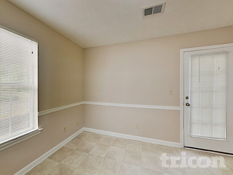 Building Photo - 5929 Creekside Dr