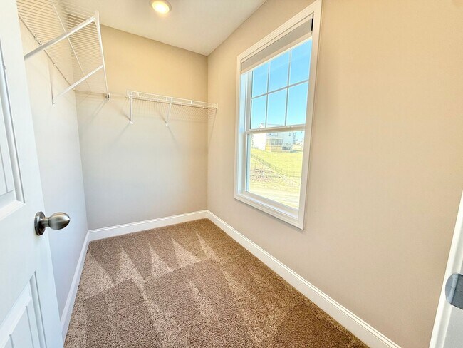 Building Photo - 100 Songberry St