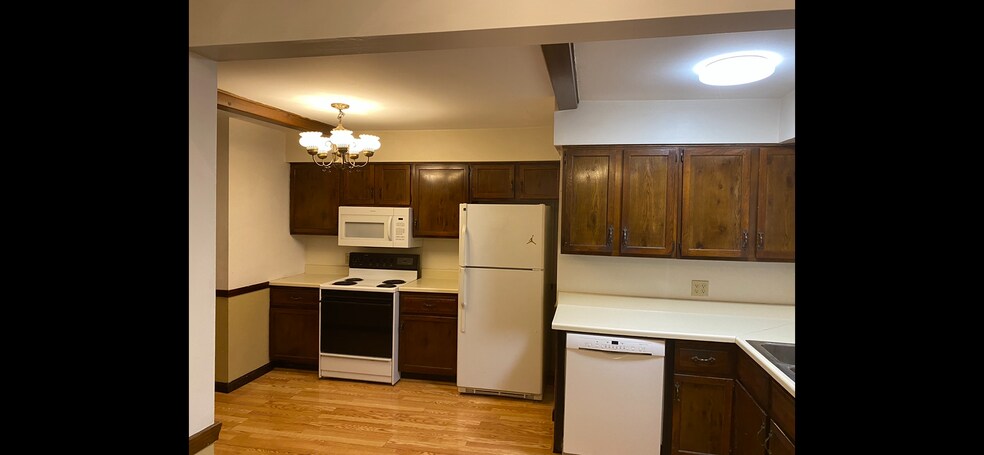 Building Photo - 1425 Manville Rd