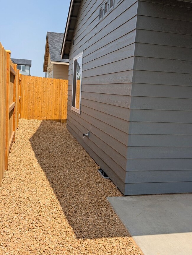 Building Photo - 61073 Unity Pl
