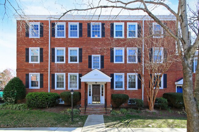 Top floor condo--nobody above you! - 2873 S Buchanan St
