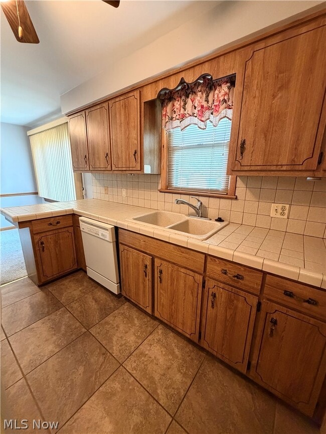 Building Photo - 521 Collins St