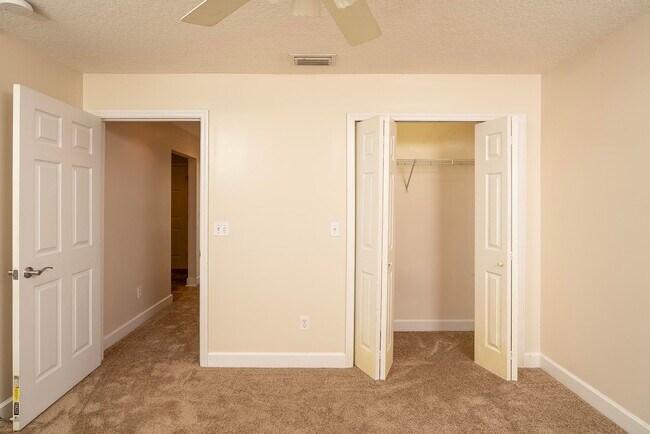 Building Photo - 4040 Red Pine Ln