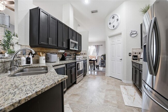 Building Photo - 4937 SW 98th Pl