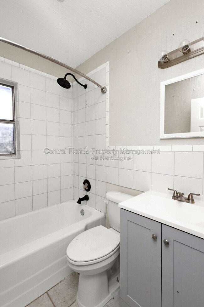 Building Photo - 226 S Hill Ave