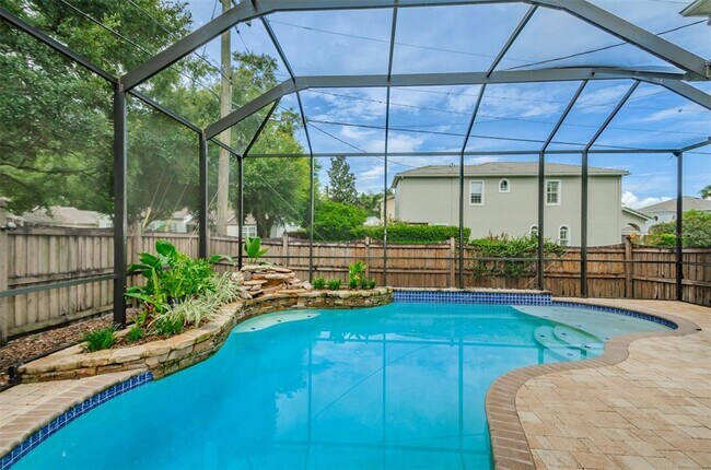 Building Photo - 3410 W Bay Villa Ave