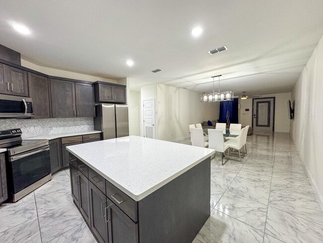 Building Photo - 1421 Eagles Ln