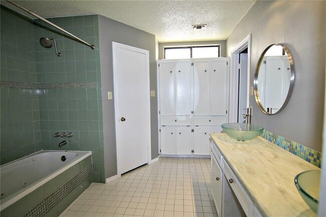 Building Photo - 6601 Colina Ln