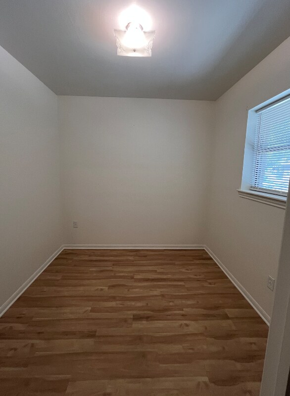 Building Photo - 1415 Oakridge Dr