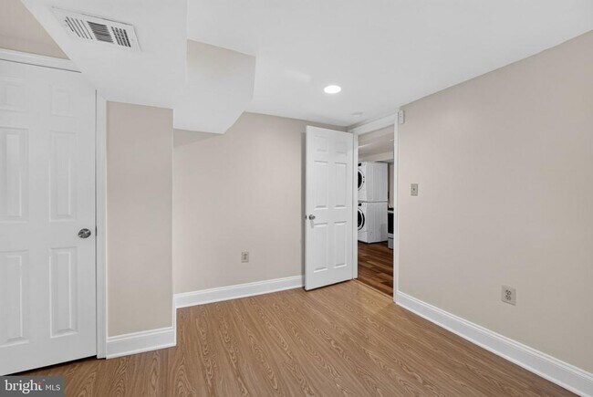 Building Photo - 406 Gilmoure Dr