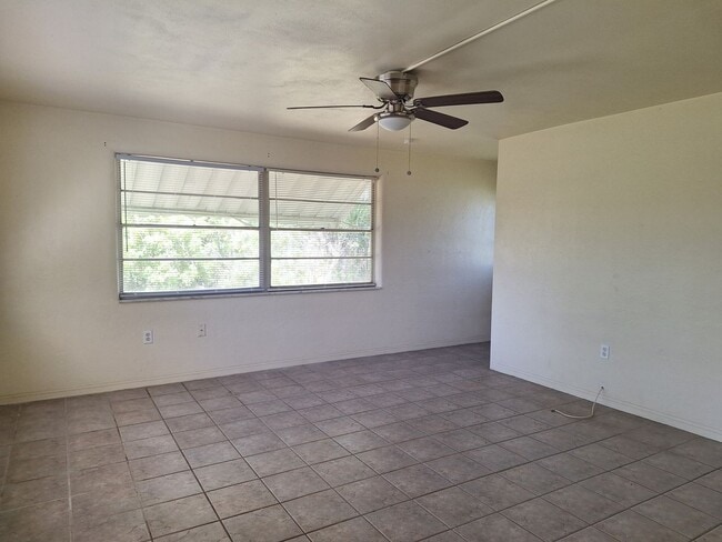 Building Photo - 2BR 1.5BA SINGLE FAMILY HOME-EDGEWATER