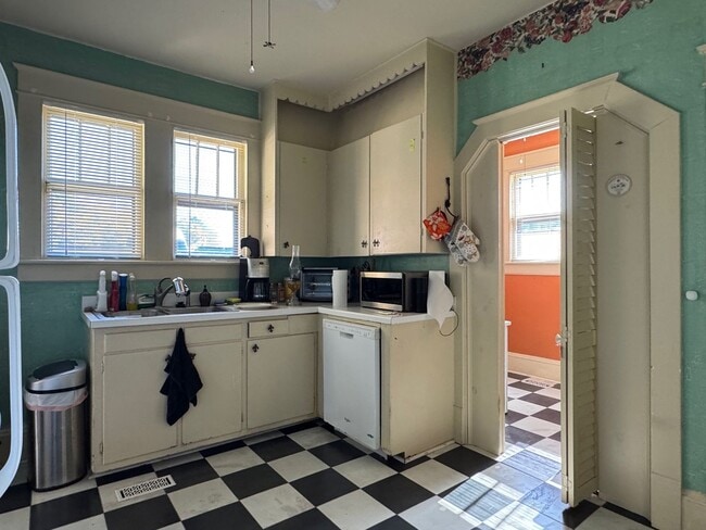 Building Photo - 4 Dixie Trail