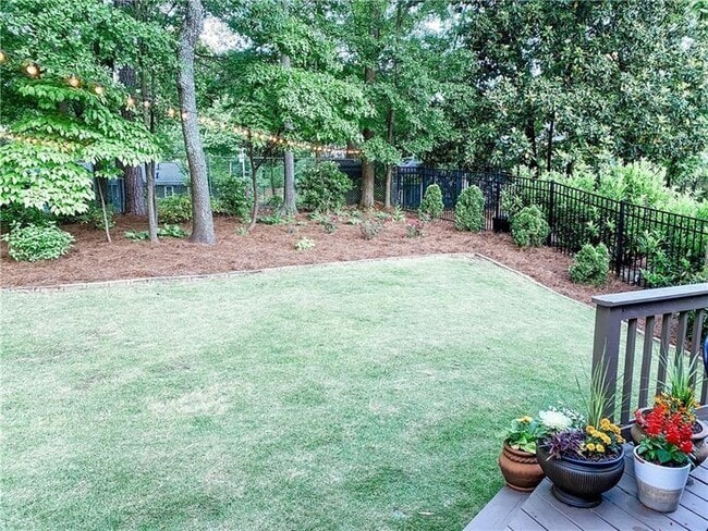 Building Photo - 2841 Cravenridge Dr NE