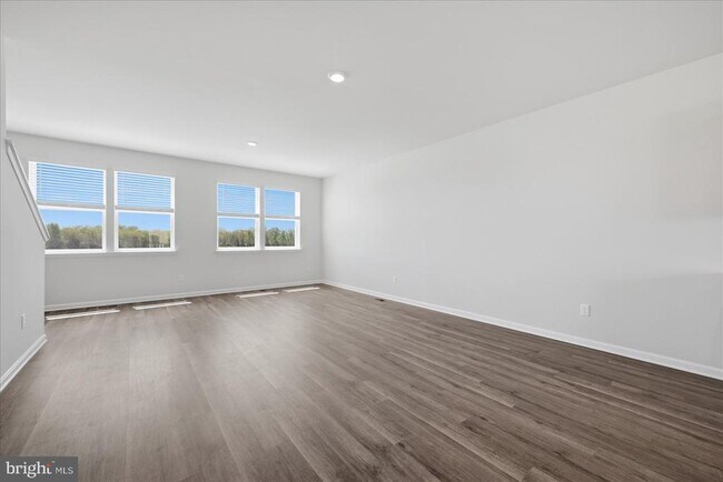 Building Photo - 122 Bowers St