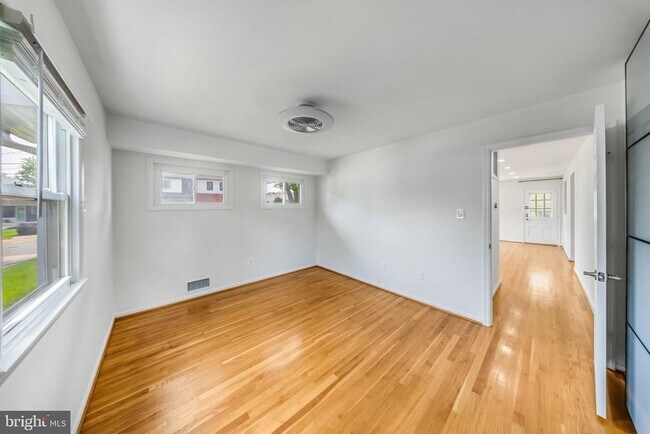 Building Photo - 7411 Tillman Dr