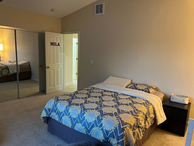 Building Photo - Charming 4 Bedroom Ridgeview Large Lot Home!