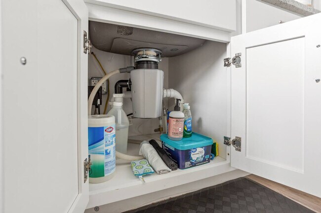 Building Photo - 1800 W Bethune St