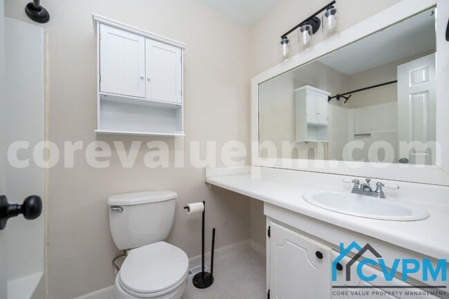 Building Photo - 400 Colonial Ridge Ln