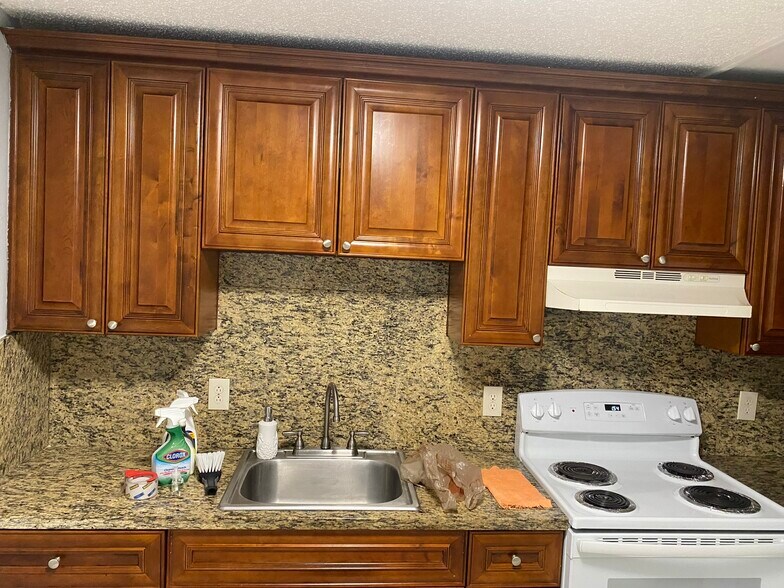 Building Photo - 3483 Coral Springs Dr