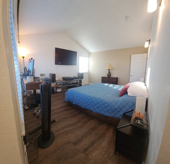 Building Photo - 5415 S Dunkirk Way