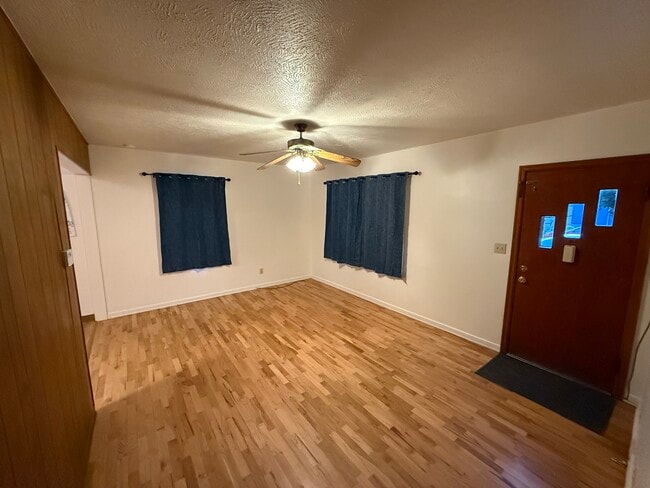 Building Photo - 355 N Cheyenne St