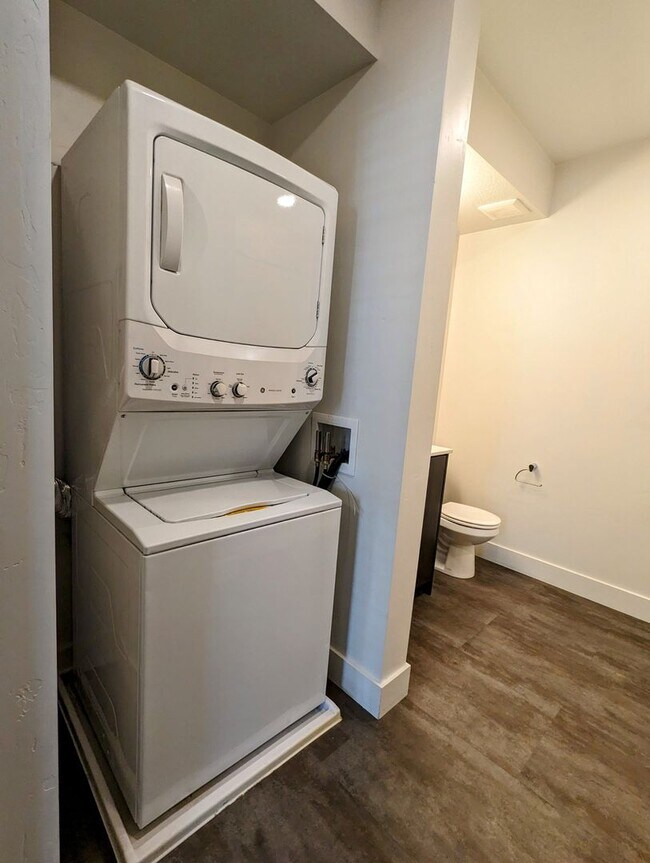 Building Photo - Contemporary one bedroom one bath in Salt ...