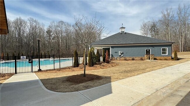 Building Photo - 128 Cedar Ln