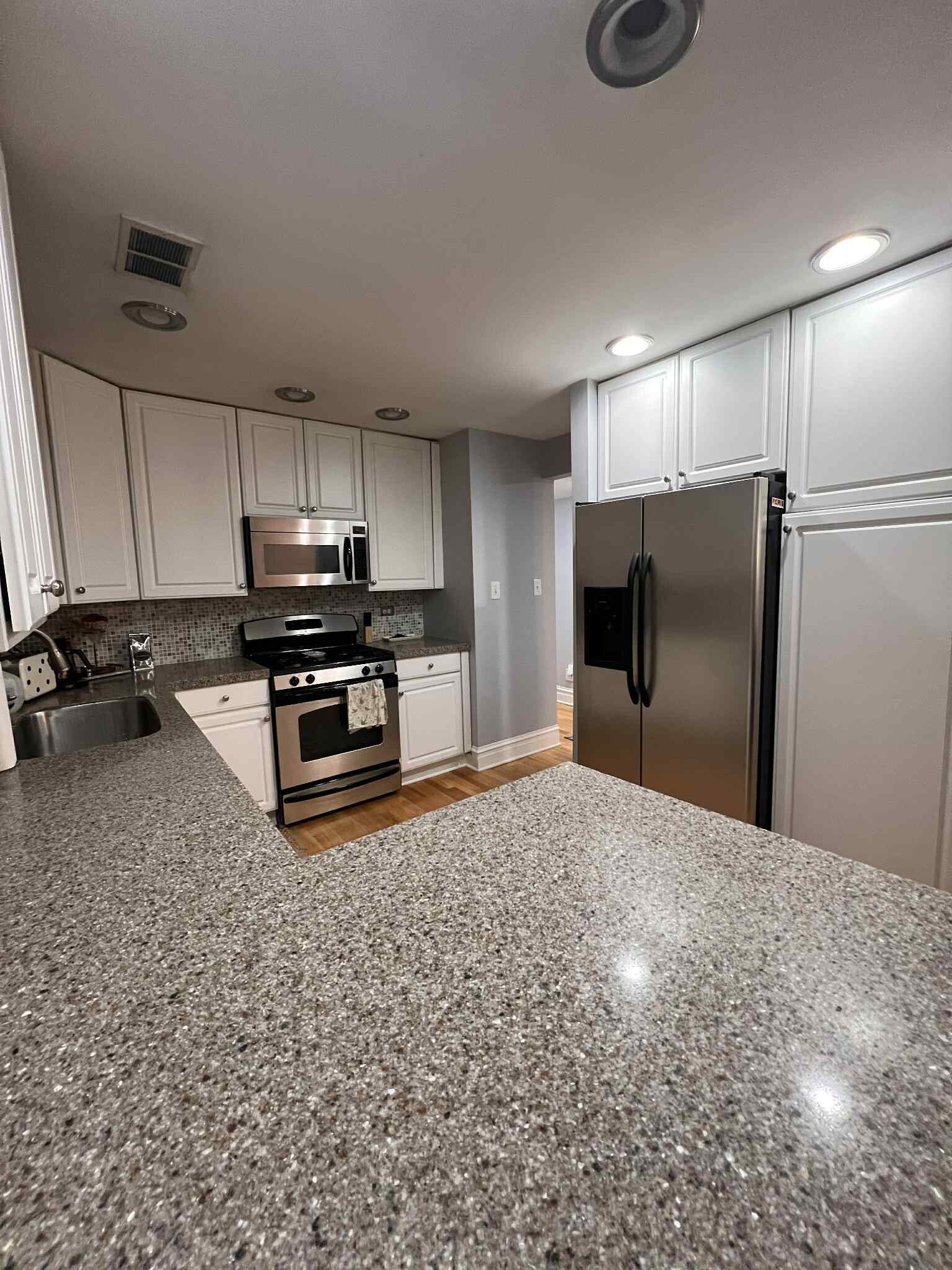 Kitchen - 2833 N Burling St