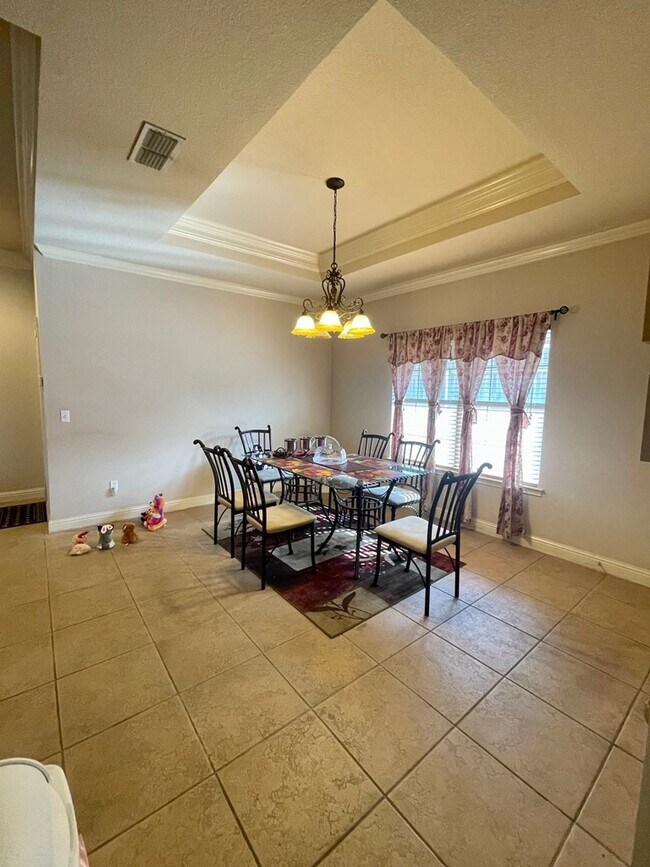 Building Photo - 7009 Stonegate Dr