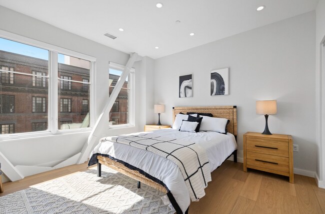 Building Photo - 693 Sutter St