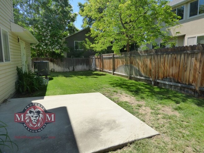 Building Photo - 2 Bd 1.5 Bath Duplex in Milcreek