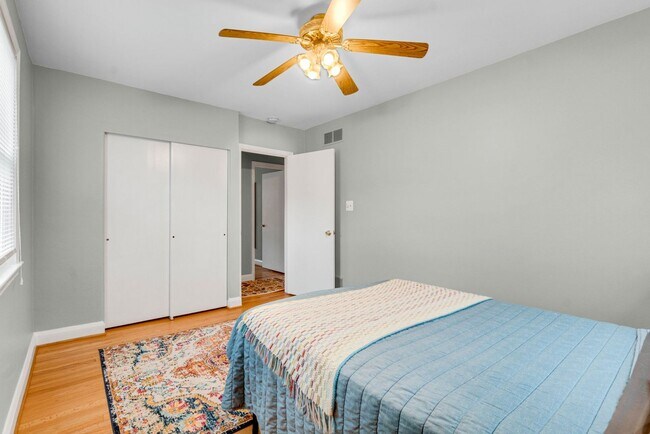 Building Photo - 3-bedroom, 1 and half bathroom end-of-group townhome in the quiet Stoneridge neighborhood in Towson