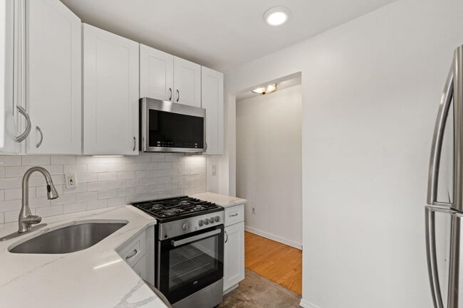 Building Photo - 50 Glenwood Ave