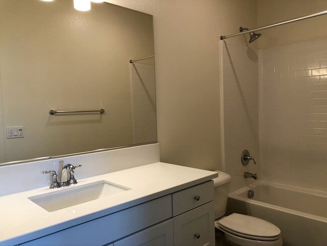 Building Photo - Long Term - Spacious 4 Bedroom Home @ Terra Lago in Indio!