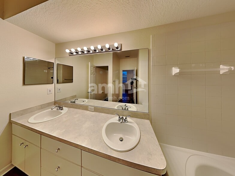 Building Photo - 12723 Bramfield Dr