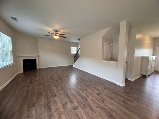 Building Photo - Beautiful 4BR 2.5BA Home in Trinity