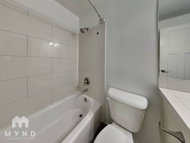 Building Photo - 11709 NE 98th St